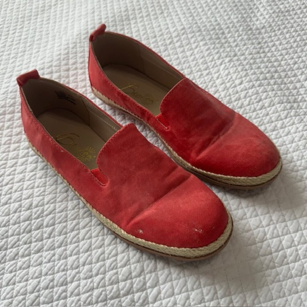Beacon Women's Slip On Shoes Sz 8